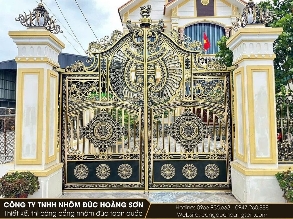 Cổng nhôm đúc hoa lá tây