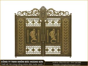 Cổng 2 cánh, chữ Phúc ở tâm mỗi cánh, nan thoáng, sơn đen nhũ vàng