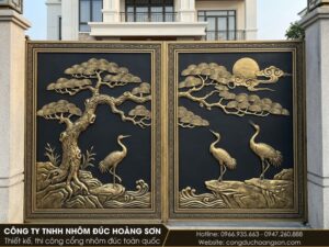 Mẫu cổng 2 cánh khung vuông, tùng hạc mặt kín