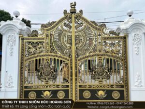 Mẫu 3: Cổng nhôm đúc Buckingham nan cong cho nhà vườn, 2 cánh thoáng, xanh nhũ đồng