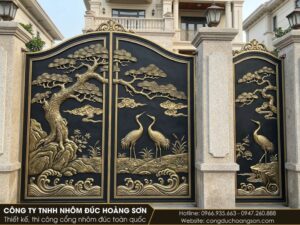 Mẫu cổng chính tùng hạc và cổng phụ nhỏ đồng bộ hoa văn