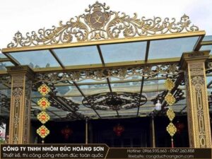 Mẫu cổng mũi giáo mái vòm kính