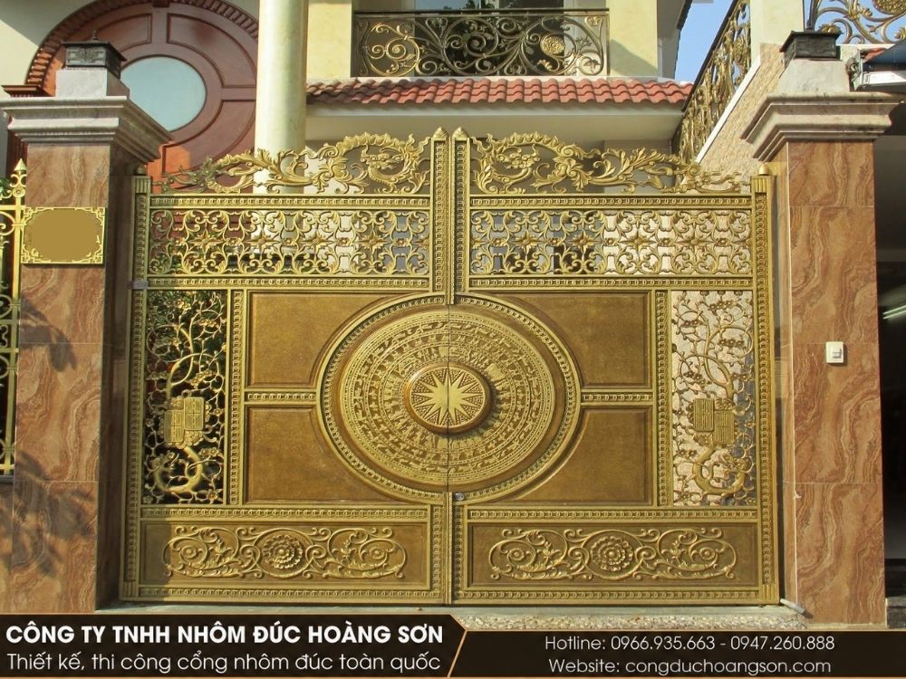 Mẫu cổng nhôm đúc 2 cánh kín Mẫu cổng nhôm đúc 2 cánh kín