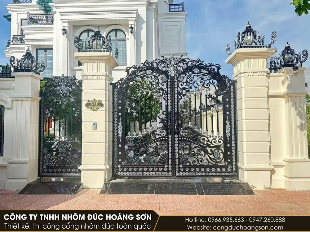Mẫu cổng nhôm đúc 2 cánh lệch Mẫu cổng nhôm đúc 2 cánh lệch