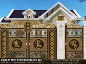 Cổng nhôm đúc 3 cánh biệt thự chữ Phúc Lộc Thọ, hoa văn chuỗi tiền đồng chạy dọc