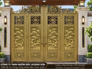 Mẫu cổng nhôm đúc 4 cánh họa tiết tùng cổ thụ cho nhà vườn