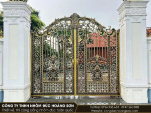 Cổng 4 cánh hoa văn trống đồng sơn đồng hun, lắp cho biệt thự mái ngói