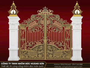 Cổng hiện đại cận cảnh, thấy rõ bề mặt sơn tĩnh điện mịn và mép đúc sắc