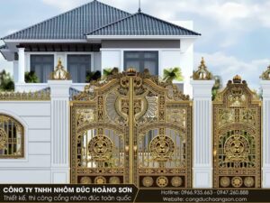 Mẫu cổng nhôm đúc hoa hồng 2 cánh đẹp cho nhà phố