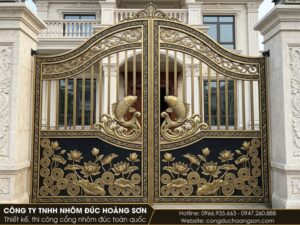 Mẫu cổng nửa kín, chân cổng tiền cổ xen hoa sen