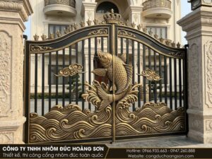 Mẫu cổng nửa kín, nửa dưới đặc hình sóng nước, nửa trên thoáng, cá vượt sóng ở tâm