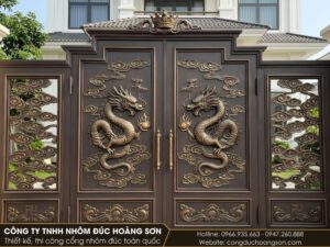 Cổng song long 4 cánh rồng ở hai cánh giữa