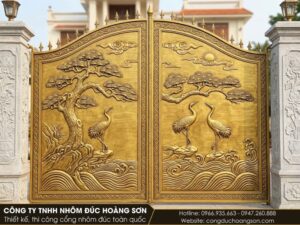 Mẫu cổng tùng hạc vàng đồng giả cổ